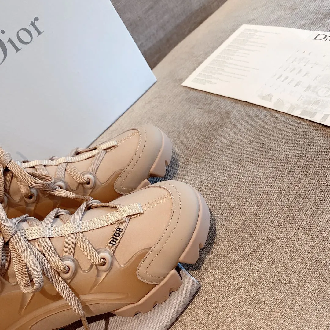 👟👟Ex-factory price 460 👟👟 DiorDior high-end version super popular Dior dad shoes-Crusie “J’DIOR 2020ss The new product created at the first major show of Paris Fashion Week in spring "As long as you buy this noble elegance, it will be yours." The new series is inspired by Dior's chief designer to cleverly combine the webbing on the dress with elegance on the perfect shoe shape. Super classic and good-looking. The original last is the most perfect last shape. Customized original material: imported silk cowhide with soft original customized Lycra surface. The best fabric on the market. 1:1 molded original film combination. The inner cowhide feet are perfect! Sizes 35-41, welcome to compare with the real ones